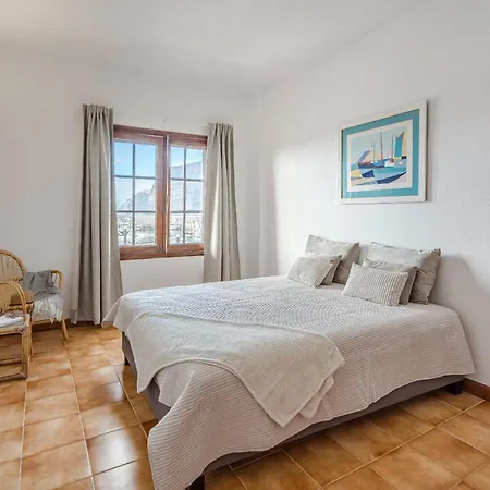 Home2rest - 2 Bedroom, 1st Line With Ocean Views, Cliffs, Yachts In The Port, 2 Mins On Foot